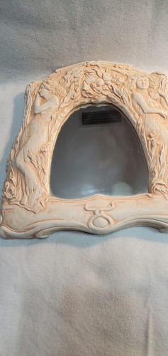 Vtg high relief - high, women